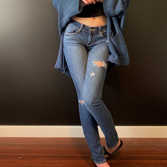 Distressed medium wash Abercrombie skinny Jean - Picture 5 of 6